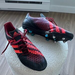 Adidas Men's Black and Red Athletic Cleats